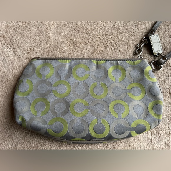 COACH MADISON GRAPHITE GREEN OP ART
SIGNATURE SATEEN LARGE WRISTLET - Picture 4 of 8